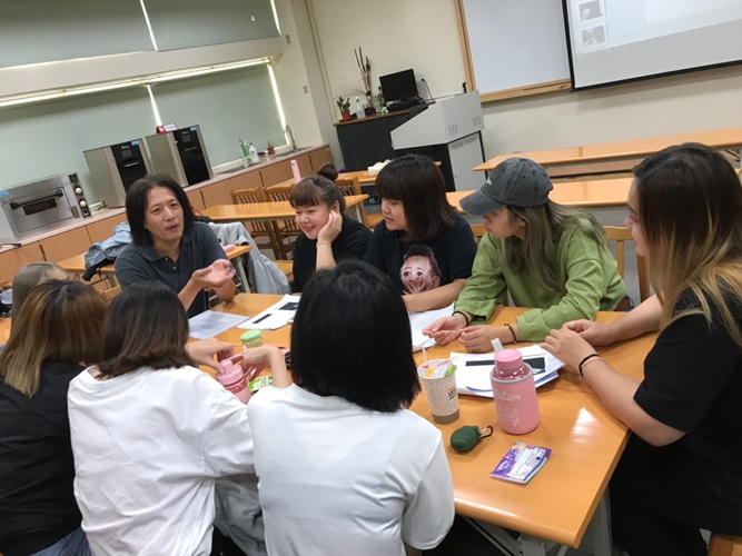 蘇建安老師與學員們互動
